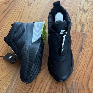 Sorel Out N About III Puffy Zip Sneakers / Ankle Boot